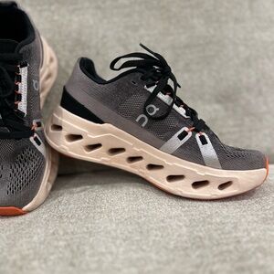 On Running Black & Gray Athletic Shoes Orange Highlights sand cloud 6.5 womens
